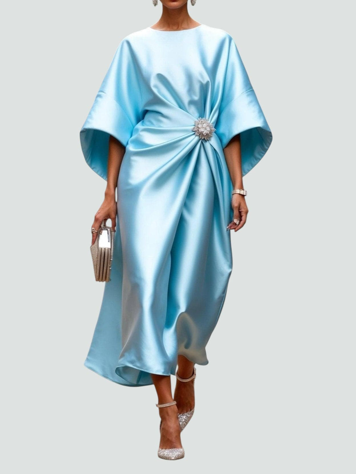 Boukje - Lange satijnen jurk voor dames met cape mouwen en elegante draping