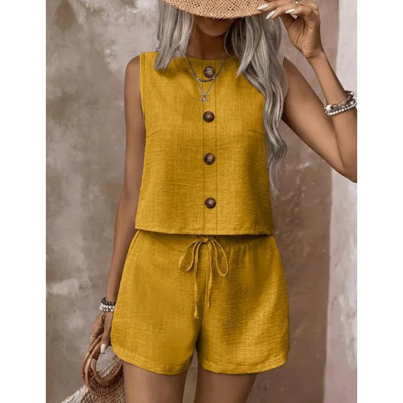 Fynoria - Damesoutfit met mouwloze top en knoopshort