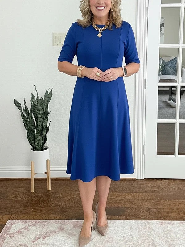 Quirinae - Elegante Midi Jurk met Uitlopende Snit en Mouwen