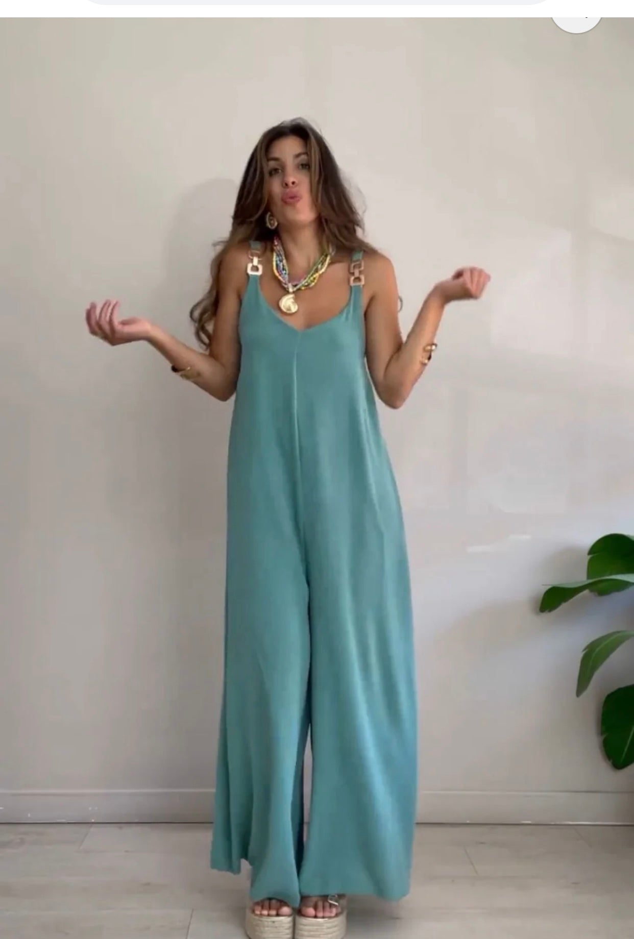 Iriana - Prachtige comfortabele jumpsuit met gouden gespen