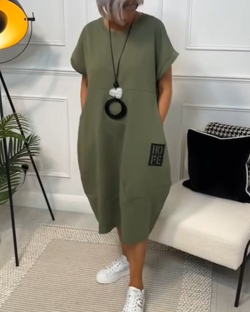 Marie - Casual jurk met korte mouwen en letterprint