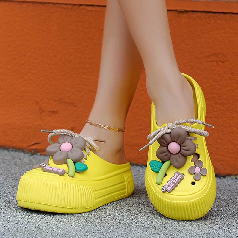 Auralie - Ademende pantoffels met bloemendecoratie