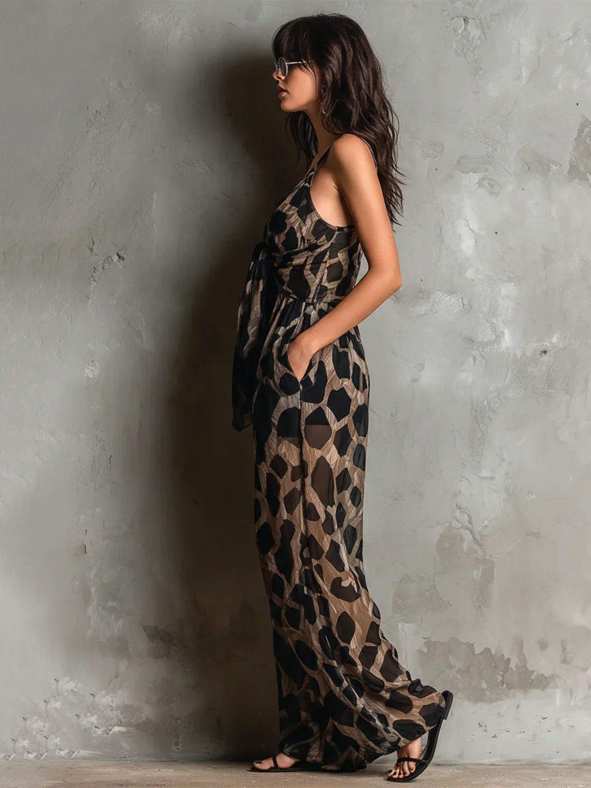 Galienne - Vrouwelijke jumpsuit met een fluid leopardprint en wijde benen