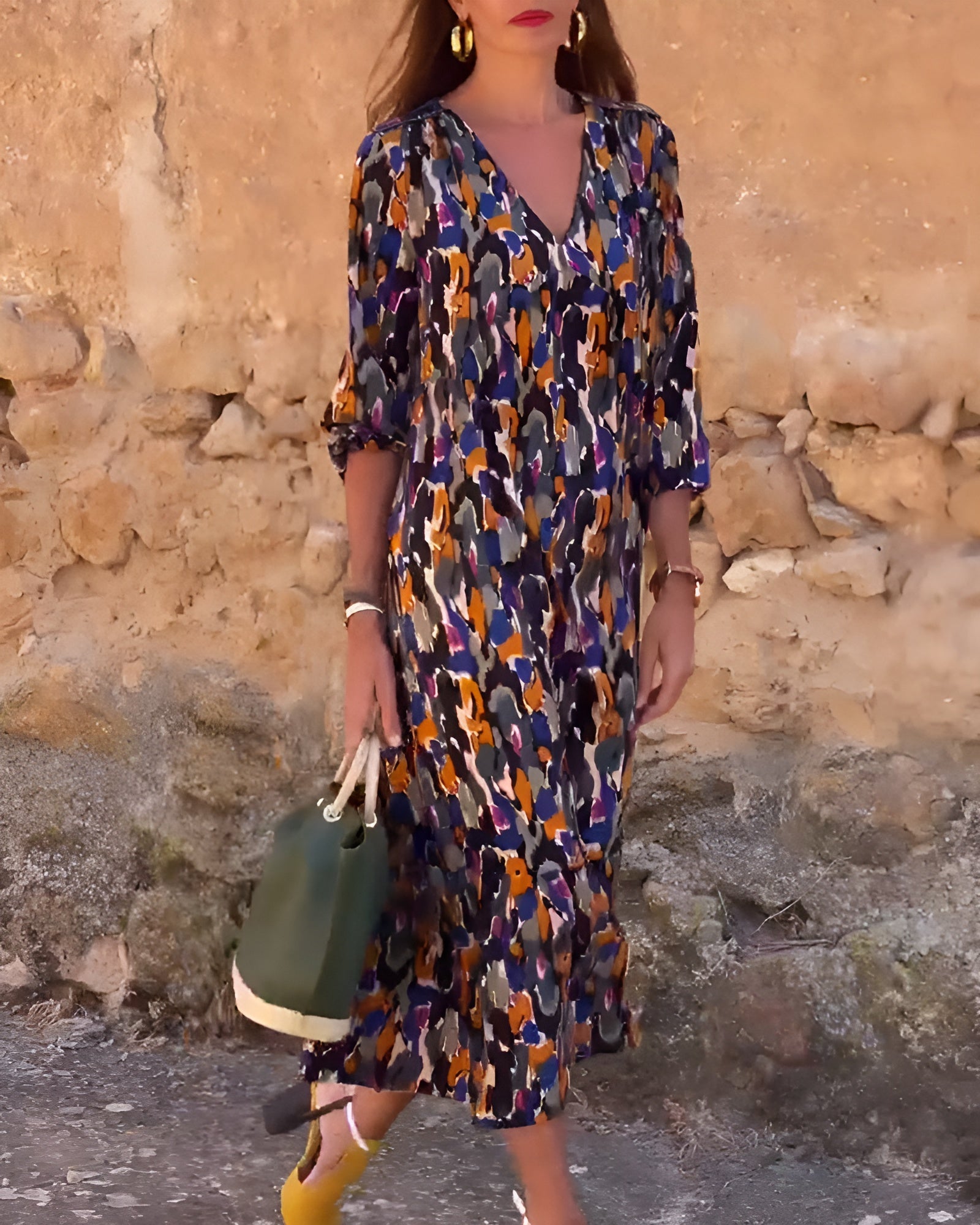 Lorina - V-hals jurk met retroprint