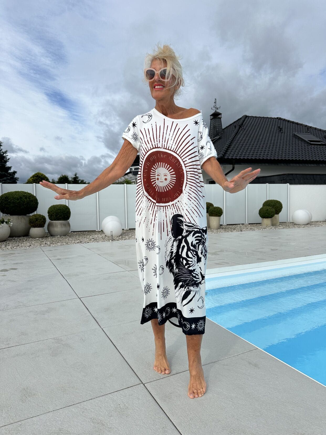 Cerelina - Dames zomerjurk met korte mouw en v-hals en print