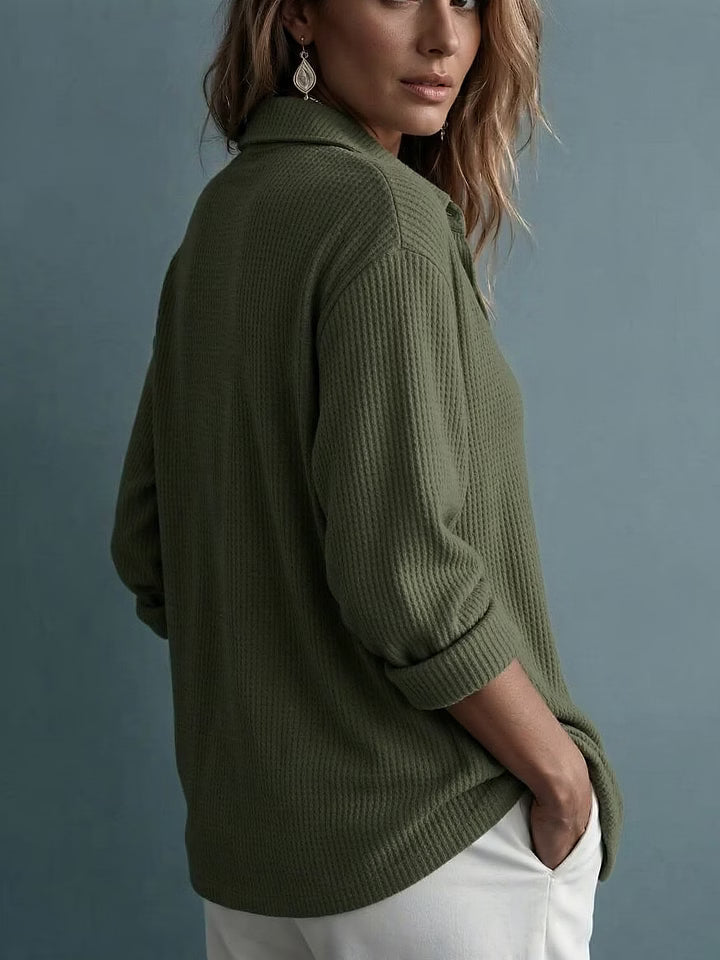 Leentje - Damesblouse van textuurstof met kraag en knopen