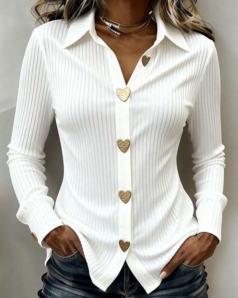 Halyra - Elegante Hartvormige Knopblouse