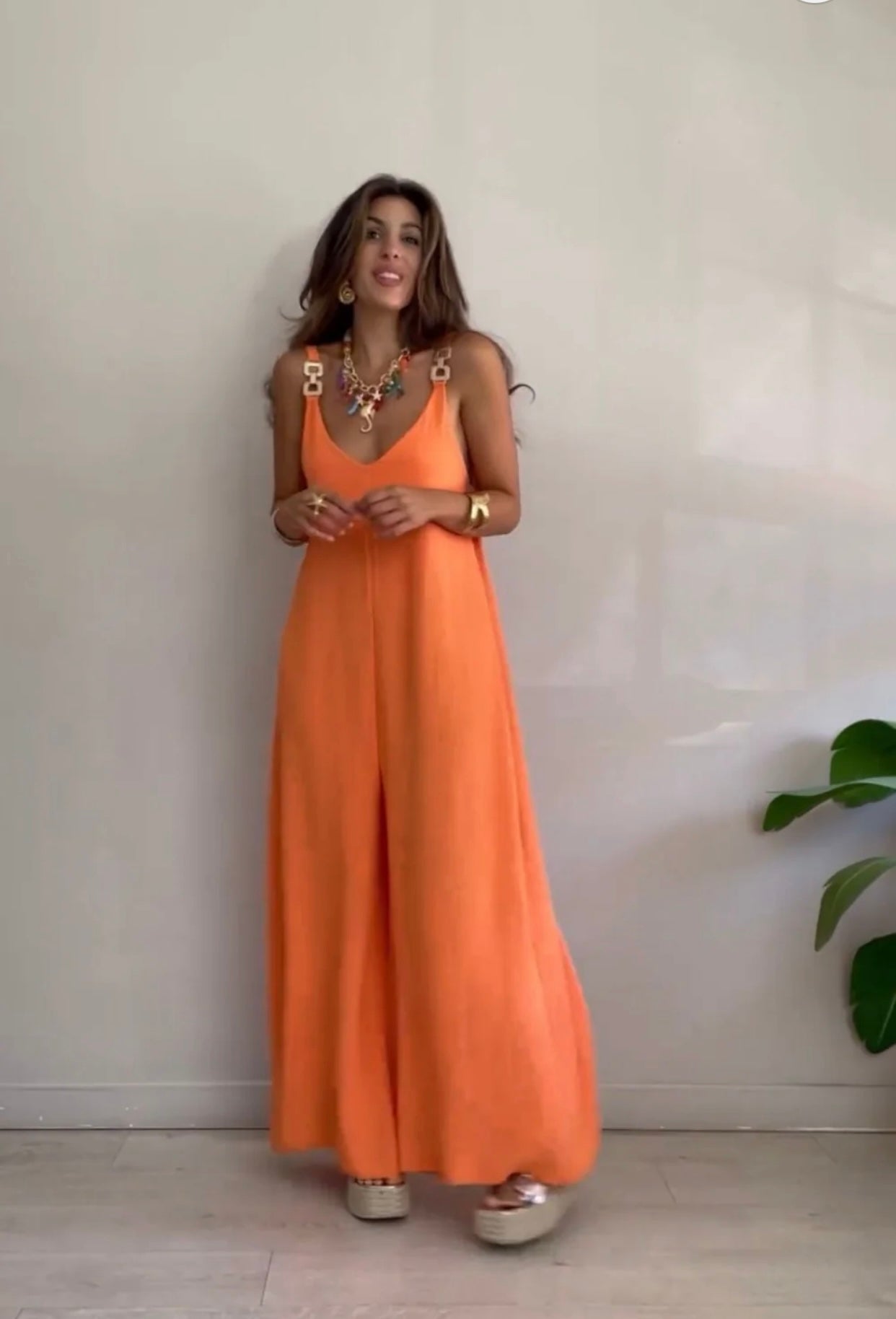 Iriana - Prachtige comfortabele jumpsuit met gouden gespen