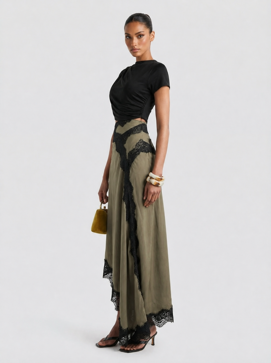 Griselune - Damesoutfit met asymmetrische zwarte top en elegante maxi-lace rok