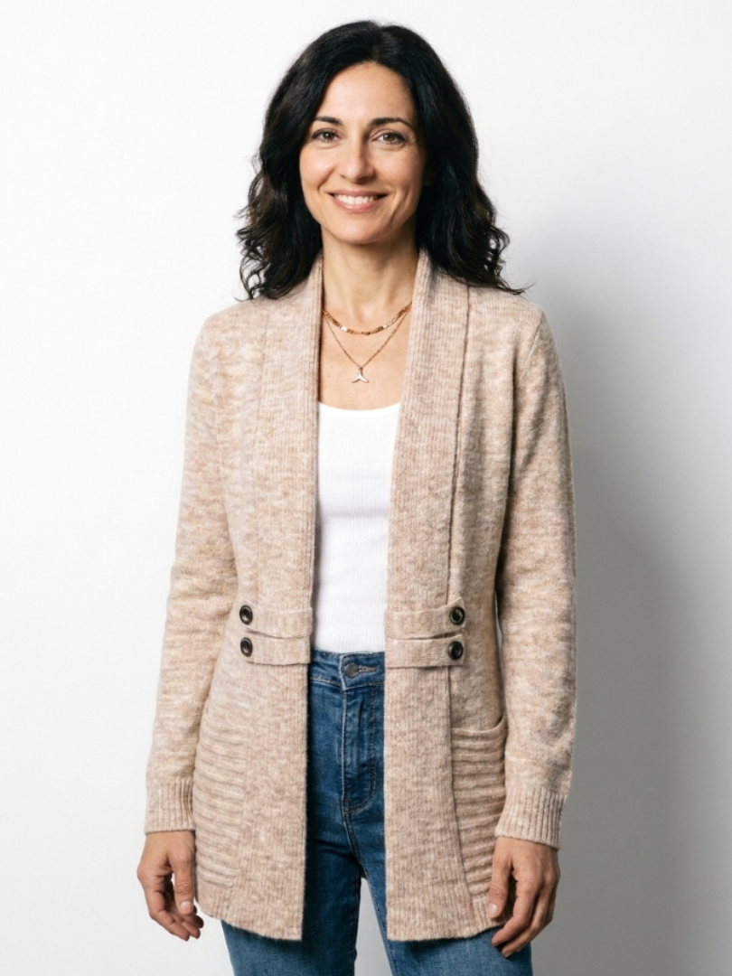 Aafke - Dames cardigan van breimateriaal met decoratieve knopen