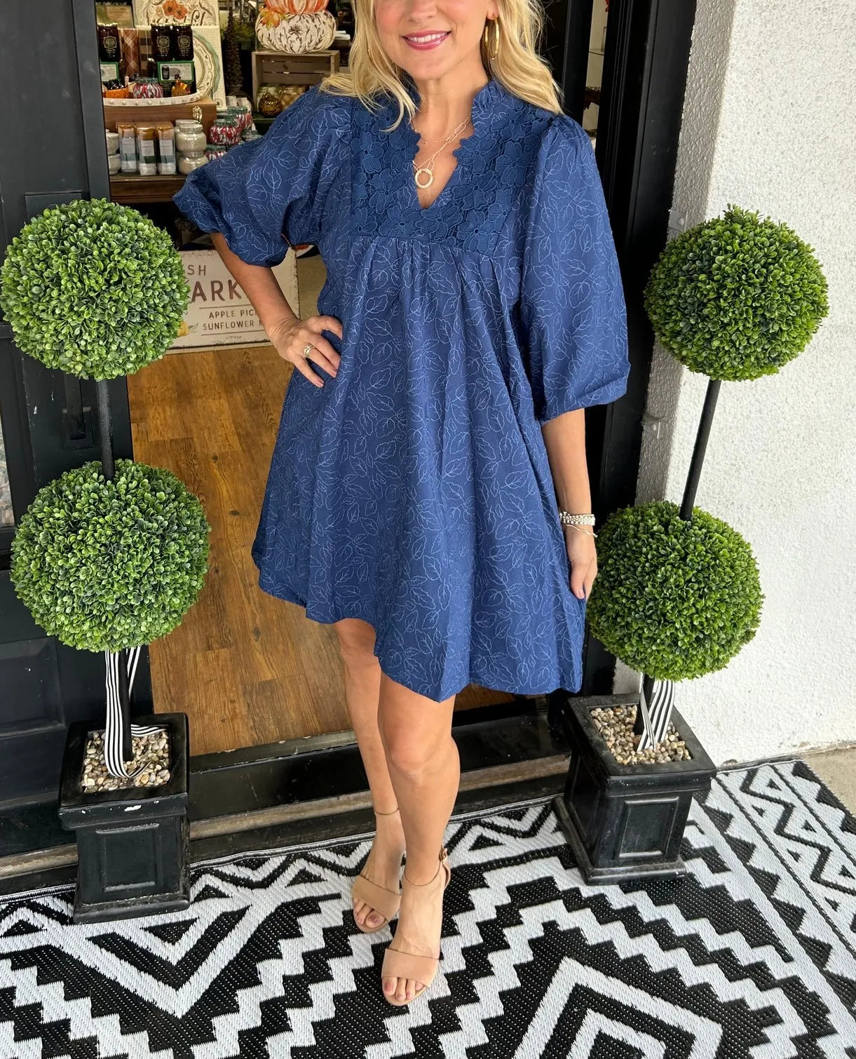 Tesia - Korte zomerjurk met pofmouwen voor elke leeftijd!