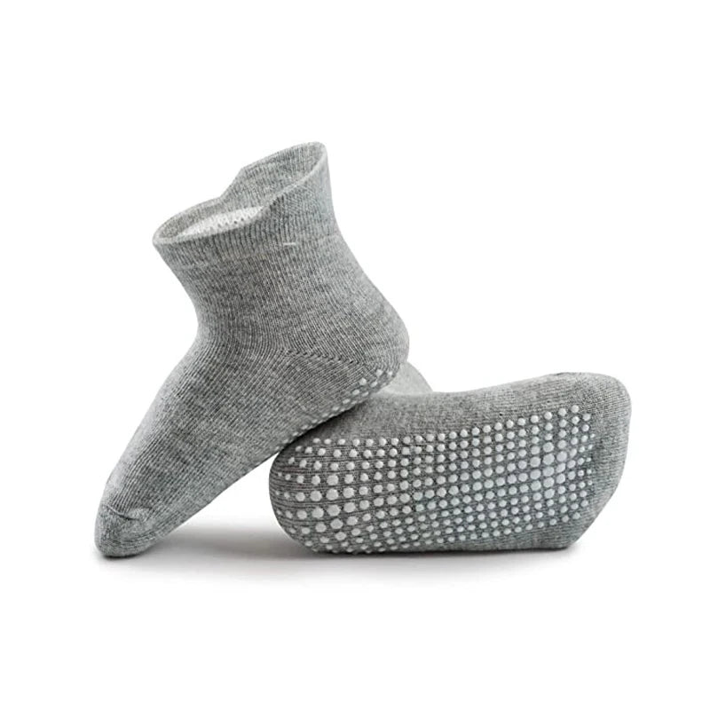 12 paires de chaussettes antidérapantes noires, blanches et grises pour tout-petits apprenant à marcher, chaussettes antidérapantes pour bébés