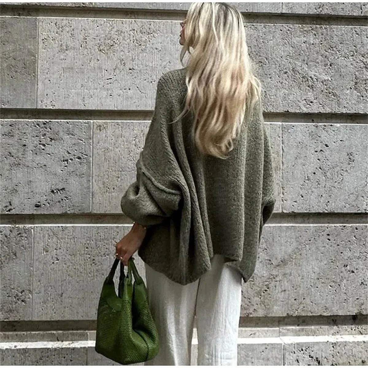 Lili - Oversized Trui met Metalen Knopen
