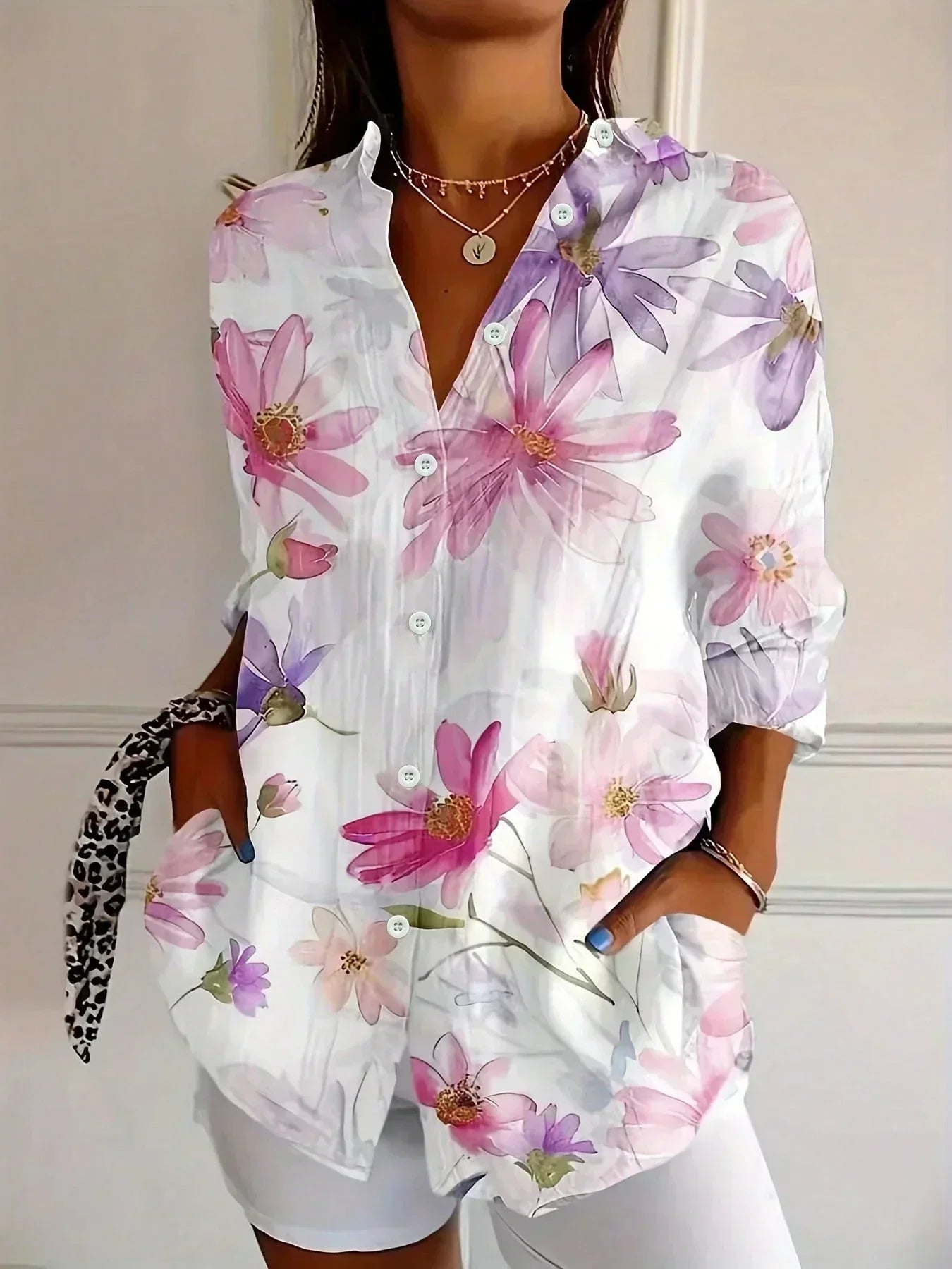 Myzelle - Vrouwelijke blouse met lange mouwen, V-hals, knoopsluiting, elegant