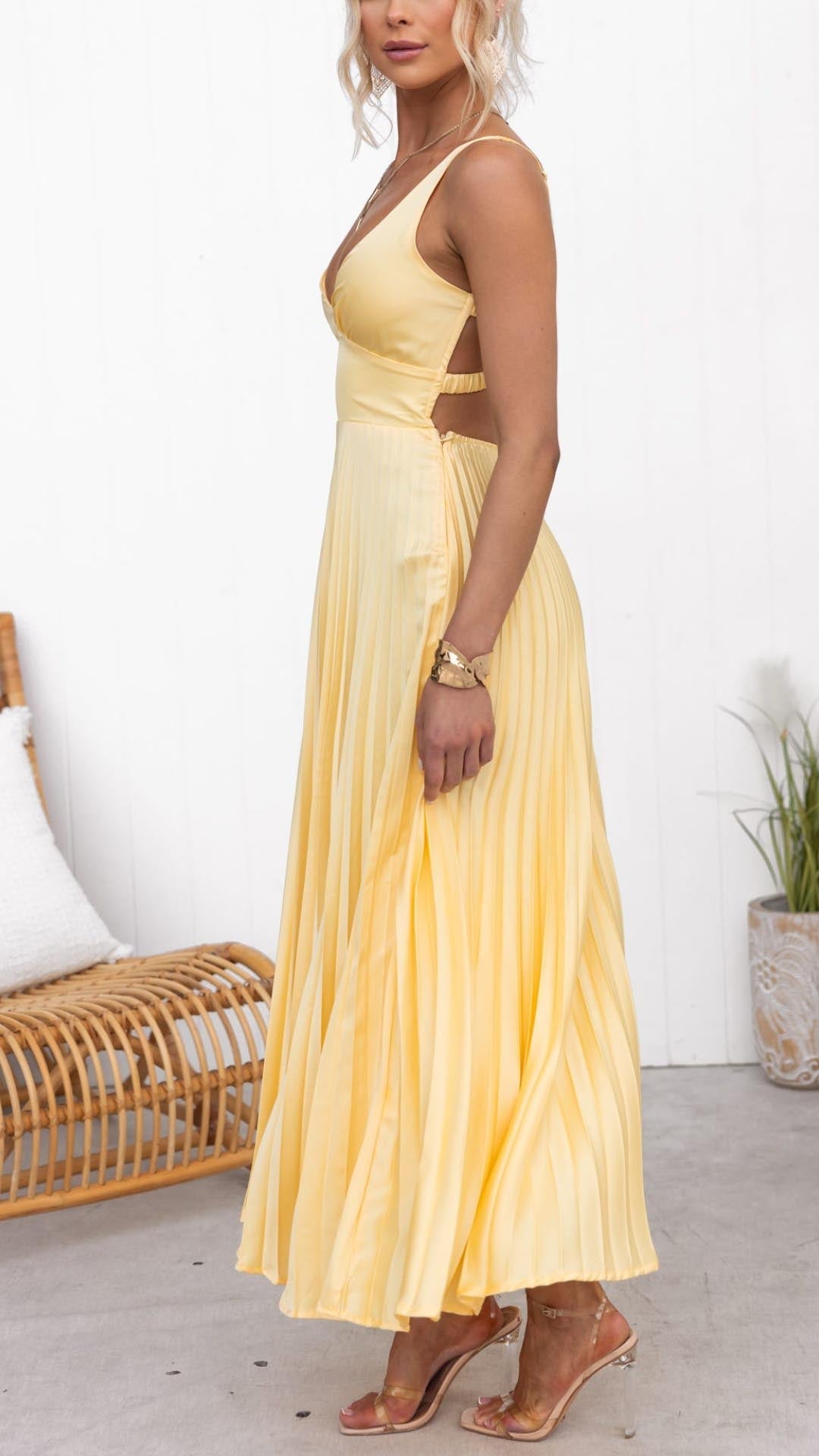 Darya - Gele geplooide maxi jurk met V-hals