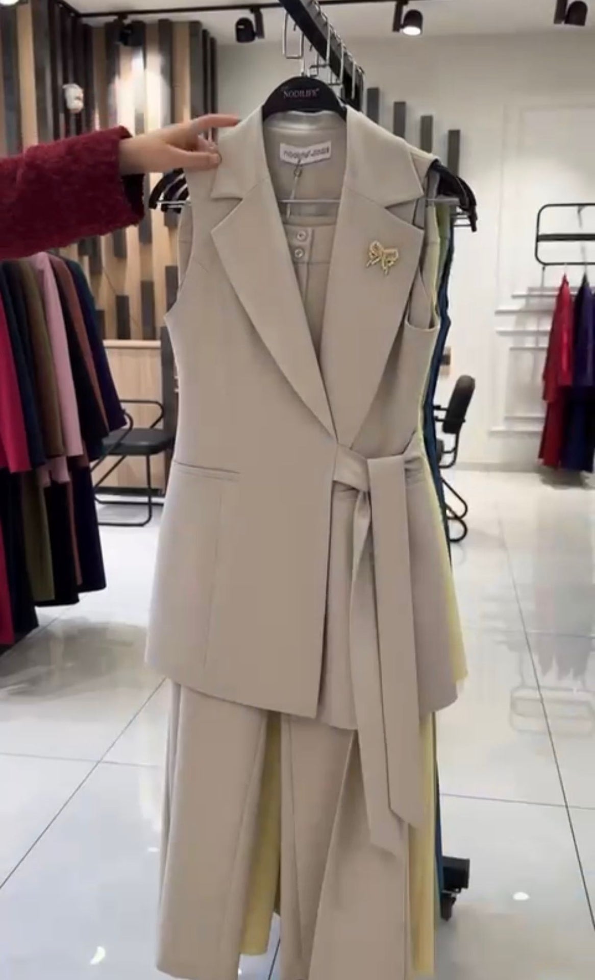 Fynellea - Elegante Mouwloze Vrouwen Set Met Brede Taillebroek
