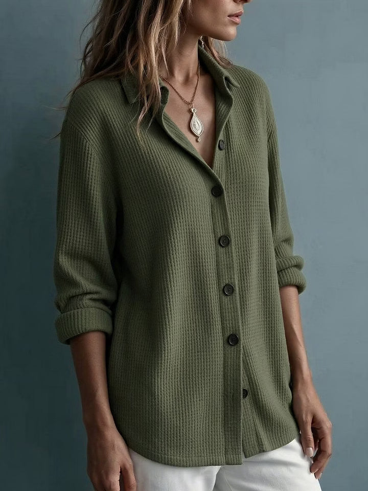 Leentje - Damesblouse van textuurstof met kraag en knopen