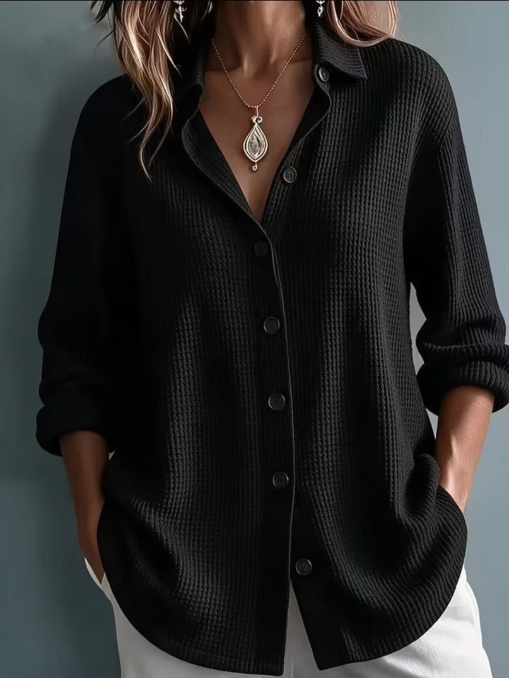 Leentje - Damesblouse van textuurstof met kraag en knopen