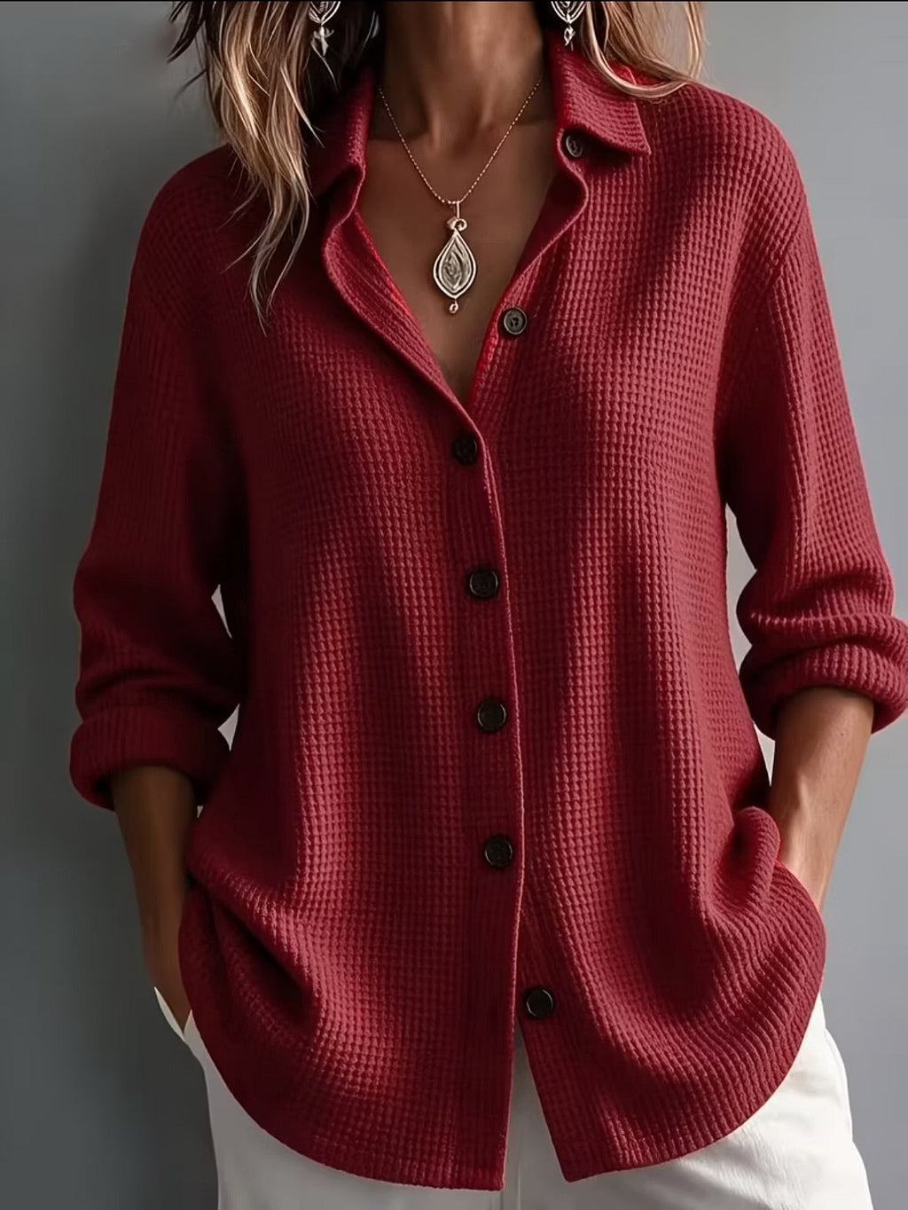 Leentje - Damesblouse van textuurstof met kraag en knopen