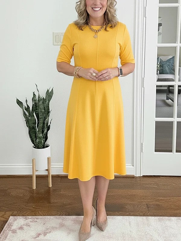 Quirinae - Elegante Midi Jurk met Uitlopende Snit en Mouwen