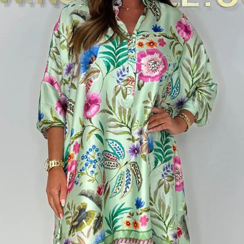 Violetta - Losse Bloemenjurk met V-Hals en Halve Knoopsluiting