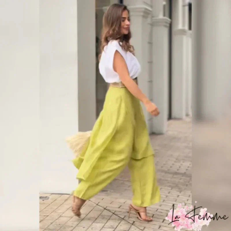 Myla - Elegante damesset: V-has Top en Olifantenpootjesbroek