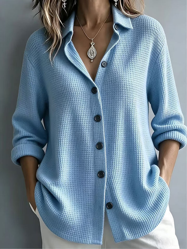 Leentje - Damesblouse van textuurstof met kraag en knopen