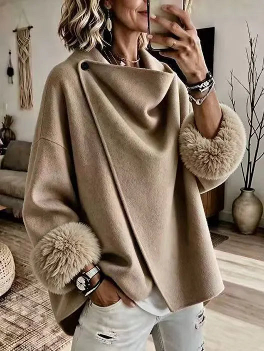 Lammie - Dames drapeerjas met faux fur manchet