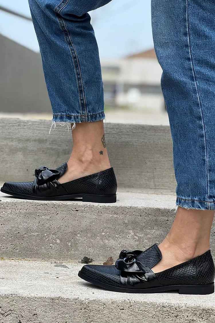 Guusje - Dames mocassins met glanzende strik en puntige neus