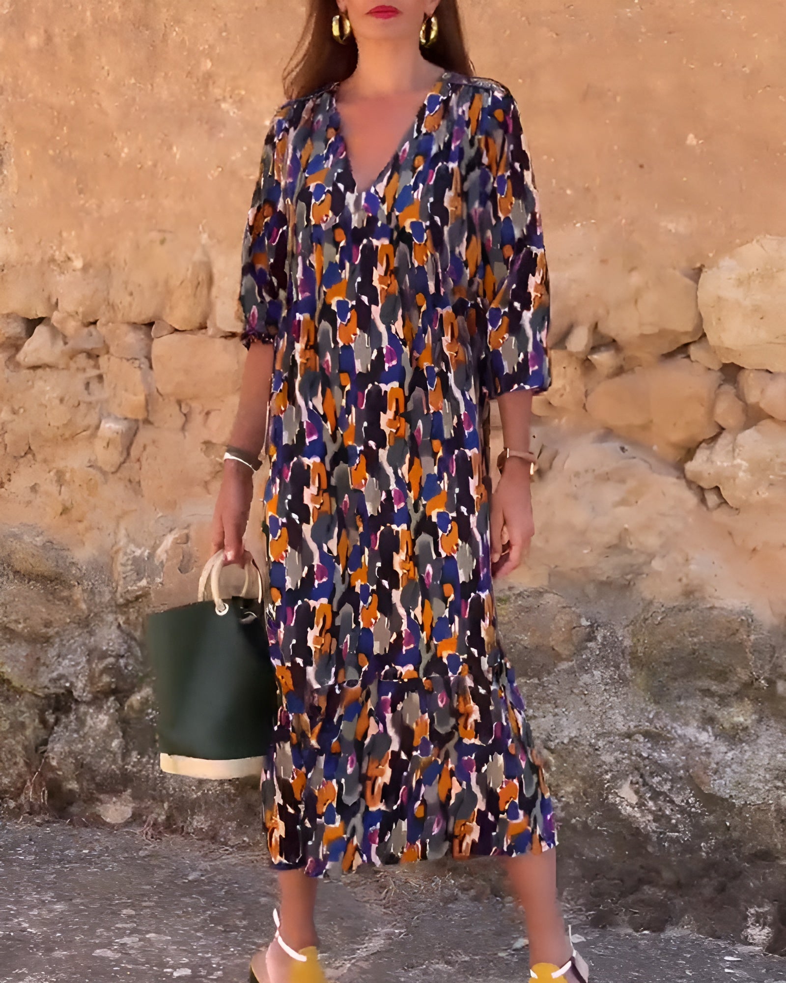 Lorina - V-hals jurk met retroprint