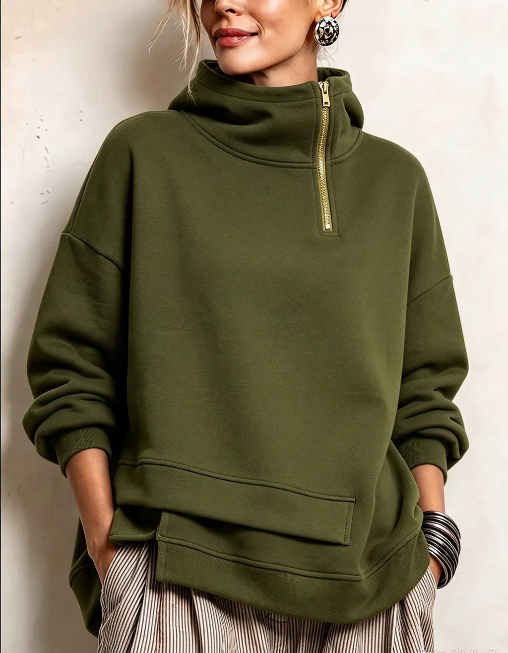 Janine - Dames sweat met hoge kraag, rits en asymmetrische zoom
