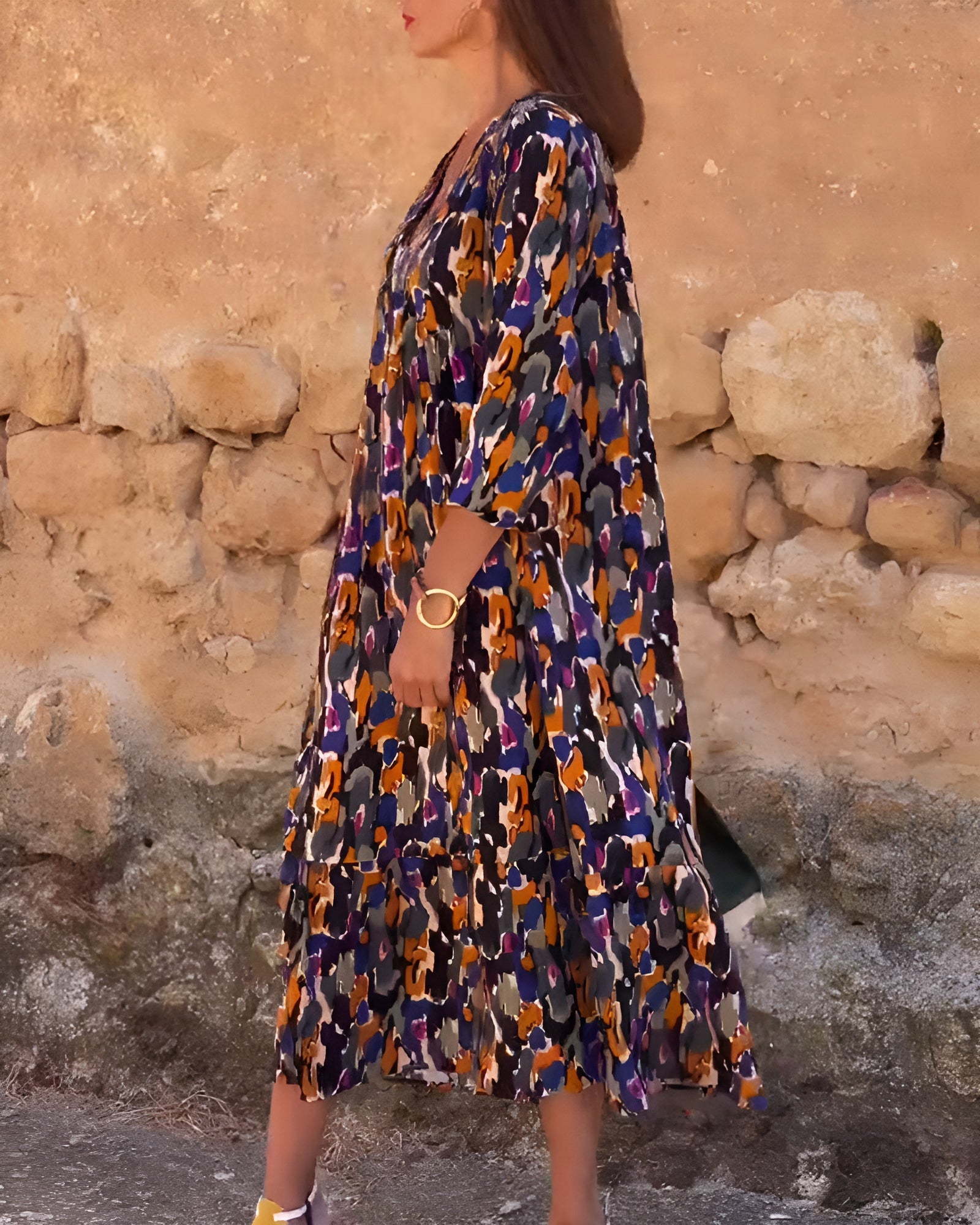 Lorina - V-hals jurk met retroprint