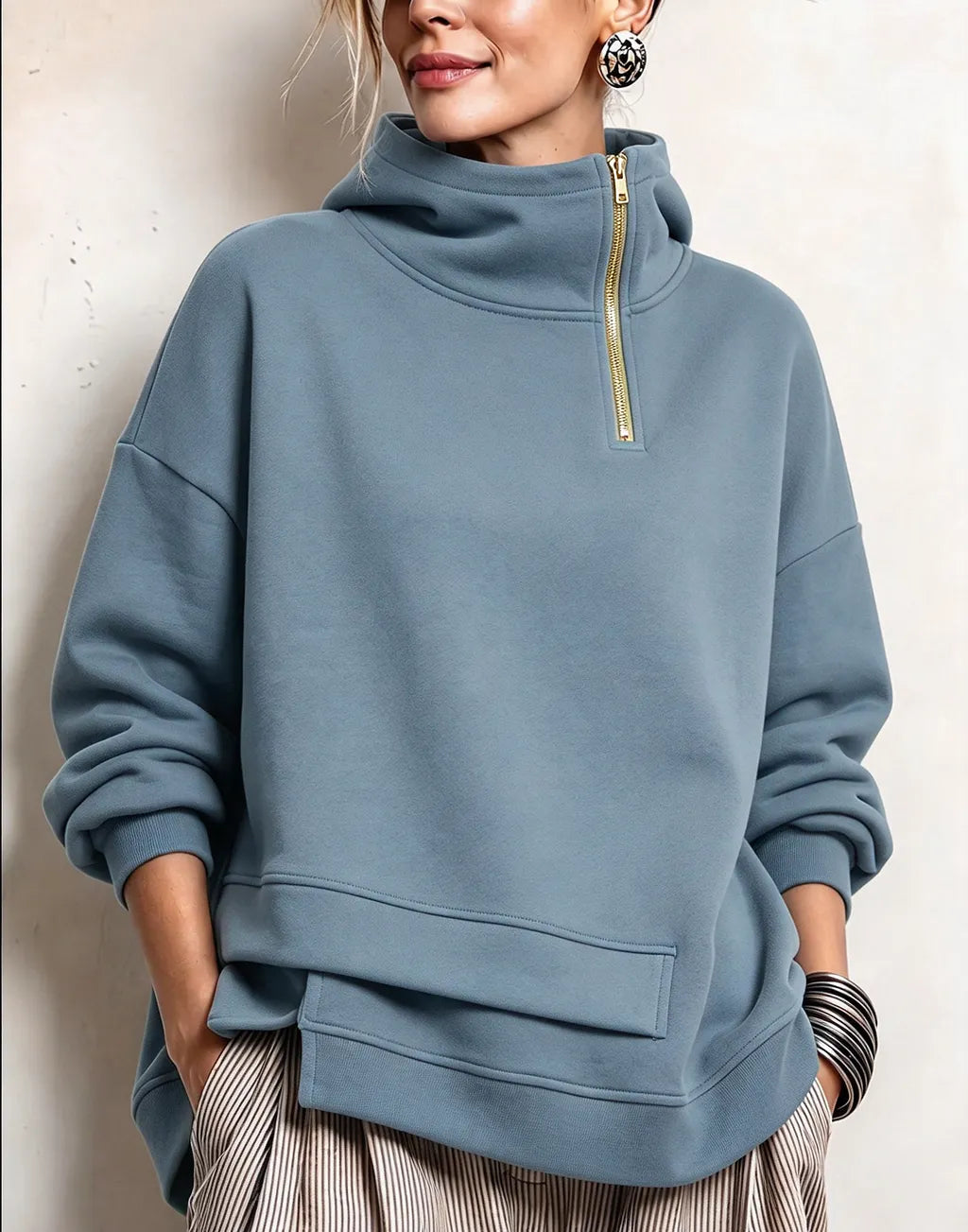 Janine - Dames sweat met hoge kraag, rits en asymmetrische zoom