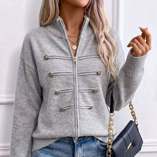 Teuntje - Dames gebreide gilet met hoge, rits en decoratieve knopen