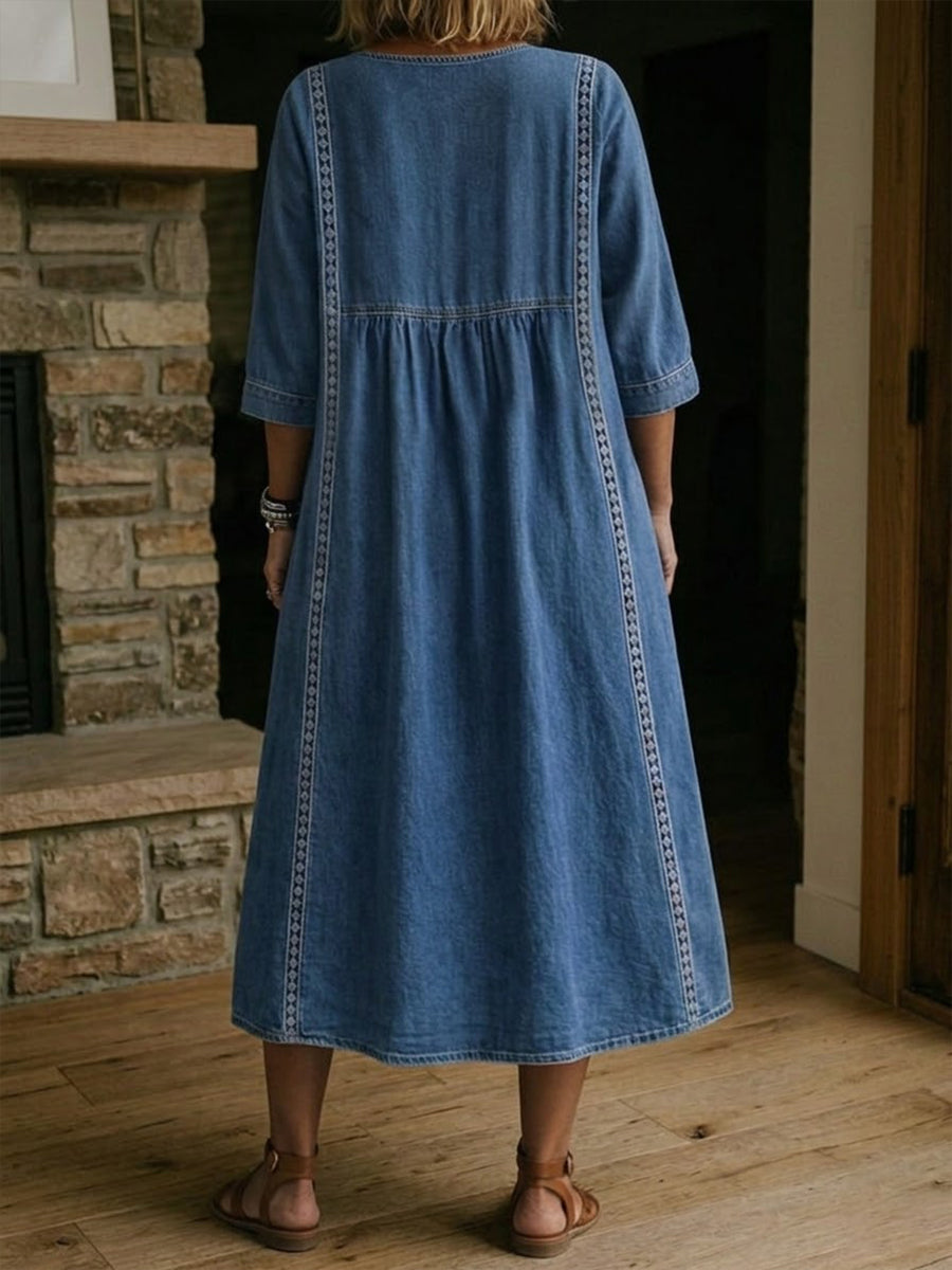 Fyntra - Vrouwelijke denim jurk met V-hals en kant in een elegante casual stijl