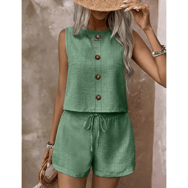 Fynoria - Damesoutfit met mouwloze top en knoopshort