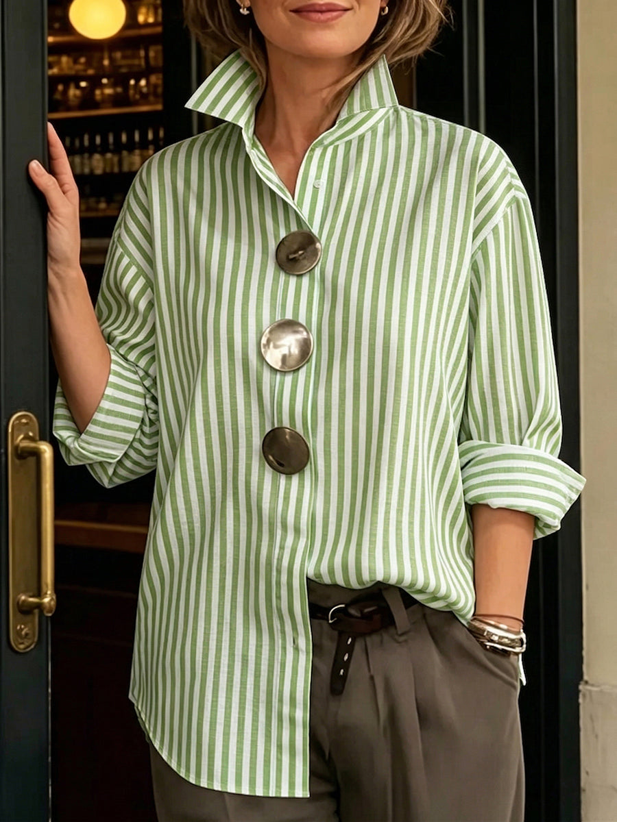 Qyra - Dames gestreepte blouse met vloeiende snit, gestructureerde kraag en elegante decoratieve knopen