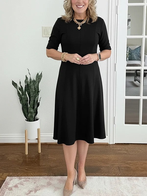 Quirinae - Elegante Midi Jurk met Uitlopende Snit en Mouwen