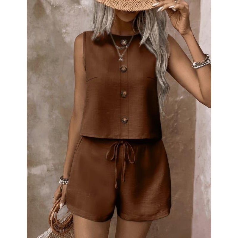 Fynoria - Damesoutfit met mouwloze top en knoopshort