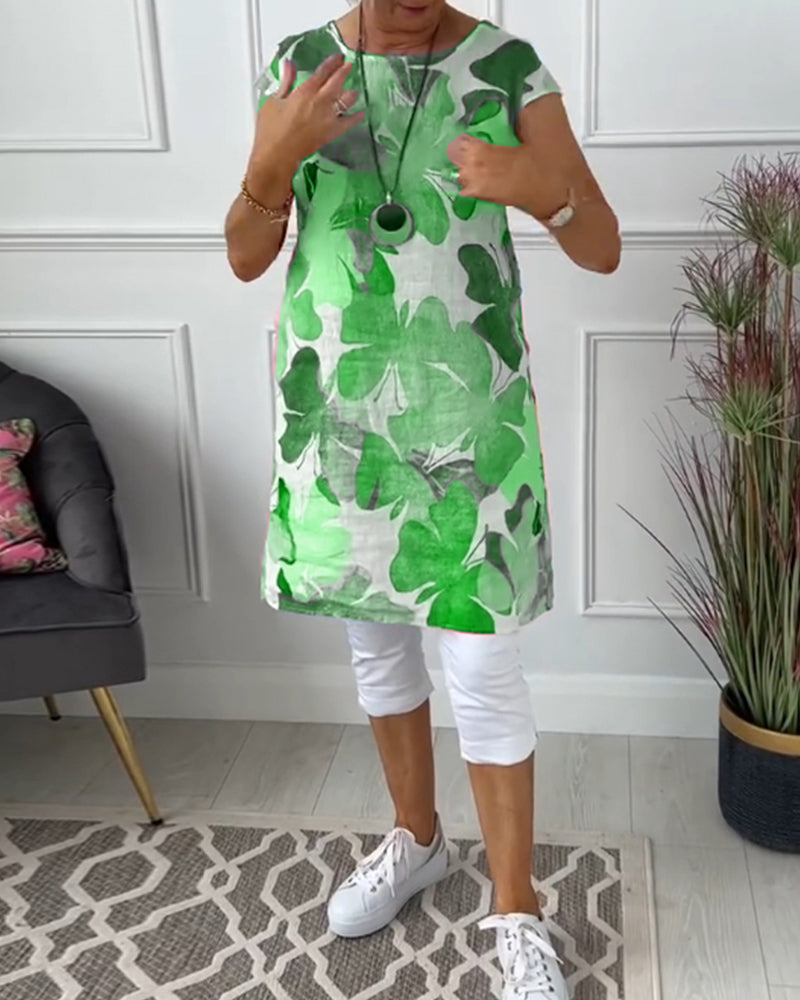Anita - Vrouwelijke groene vloeiende jurk met korte mouwen en een ruime snit