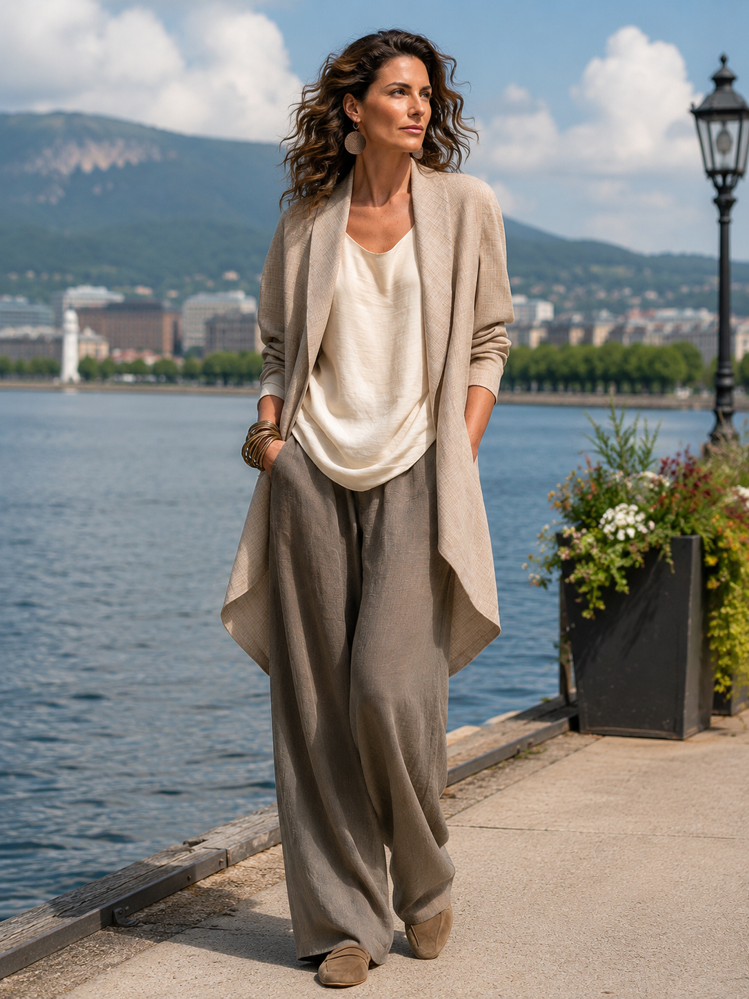 Mavelle - Driedelig damesensemble in beige-grijs met brede broek