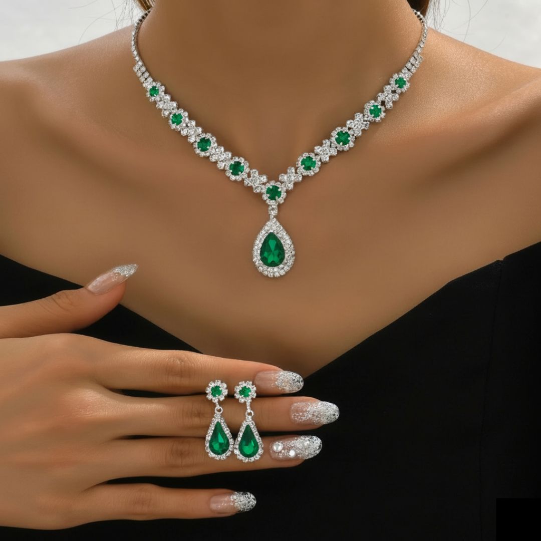Gwenelivra - Elegant Sieraadset in Diepblauwe Zirkonia