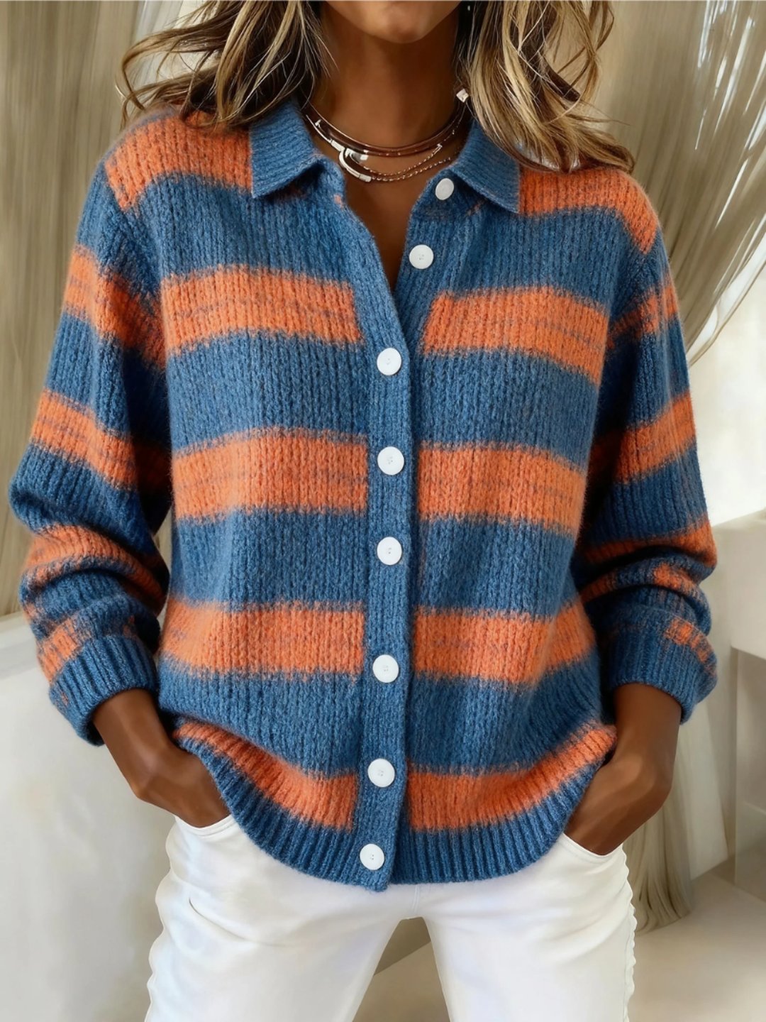 Sidonia - Dames cardigan in gestreepte brei met knopen