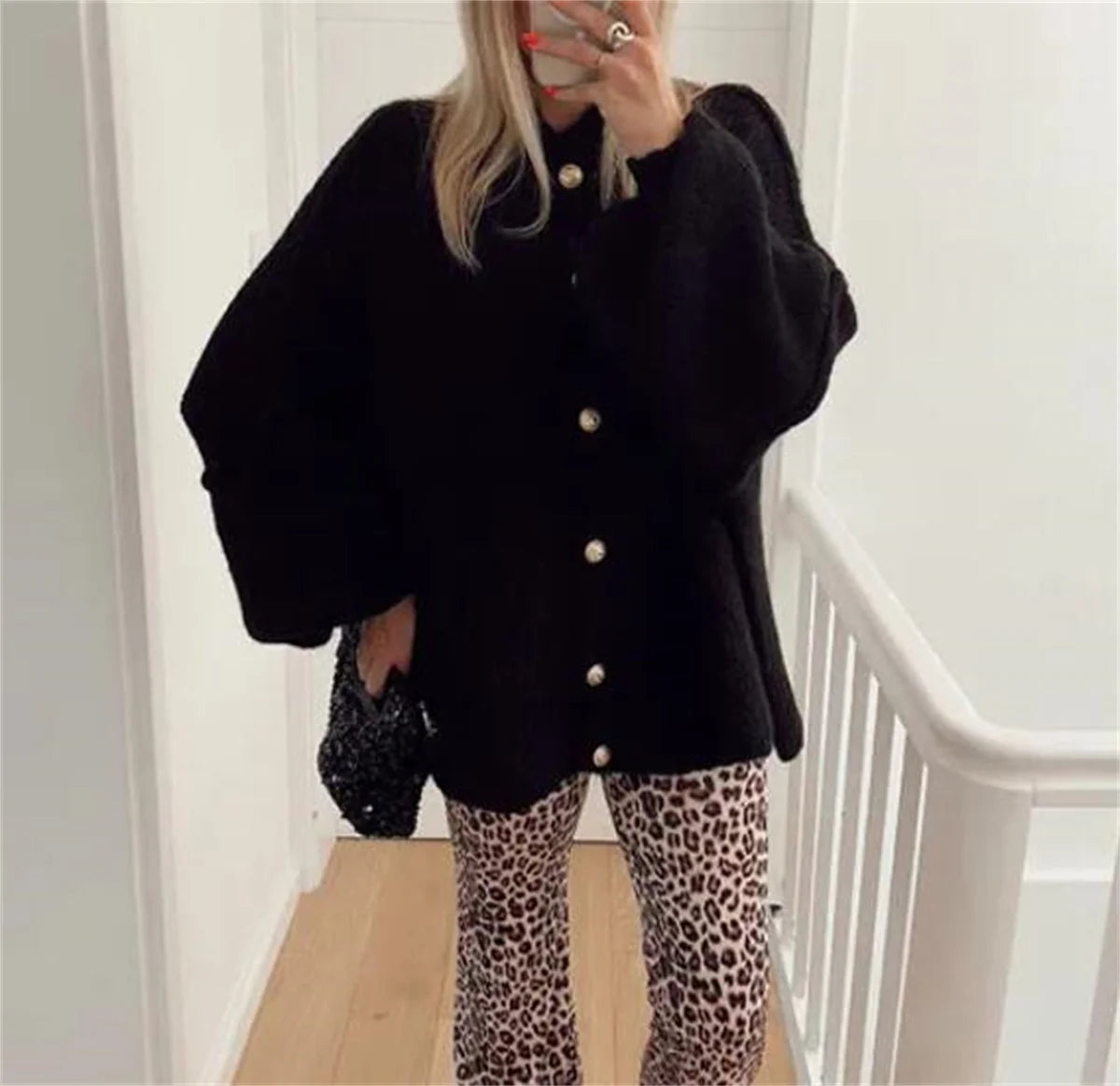 Lili - Oversized Trui met Metalen Knopen