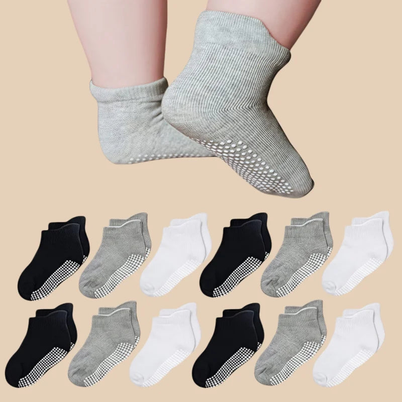 12 paires de chaussettes antidérapantes noires, blanches et grises pour tout-petits apprenant à marcher, chaussettes antidérapantes pour bébés