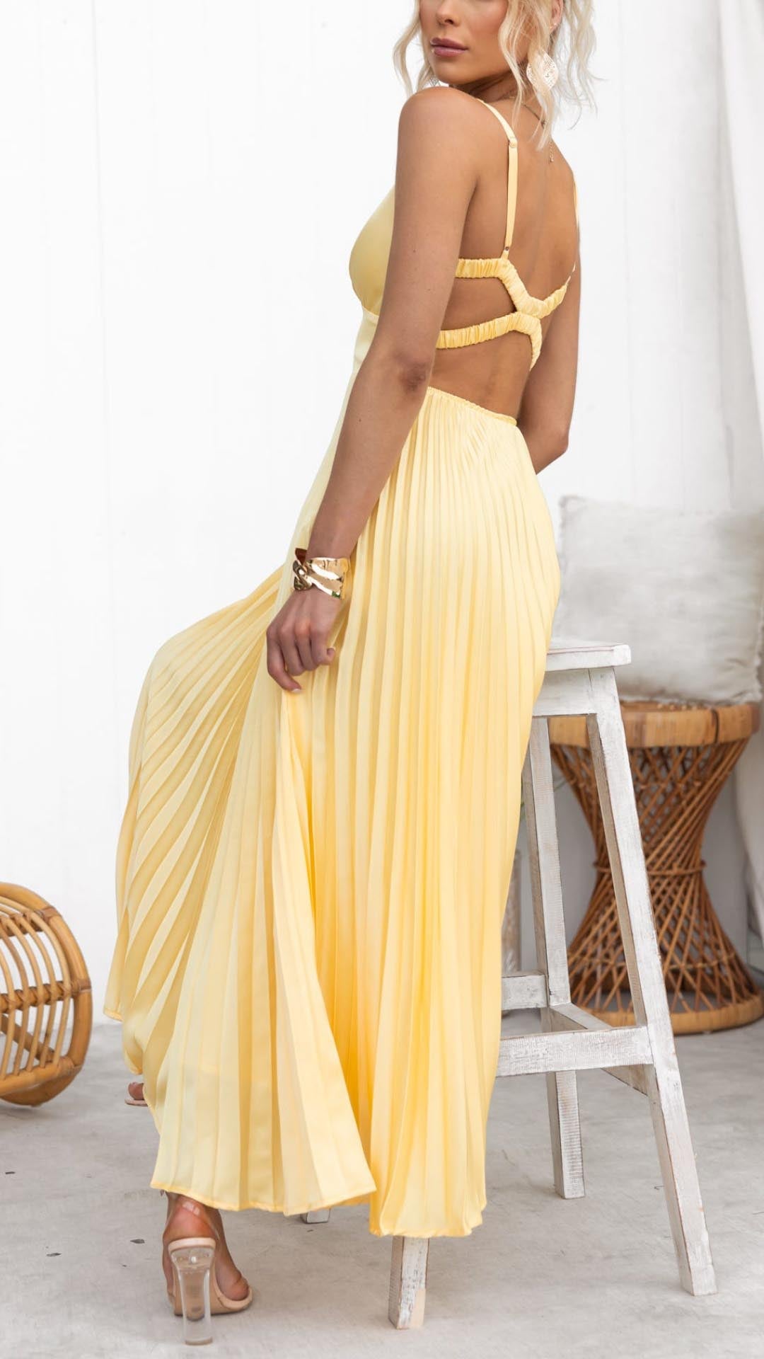 Darya - Gele geplooide maxi jurk met V-hals
