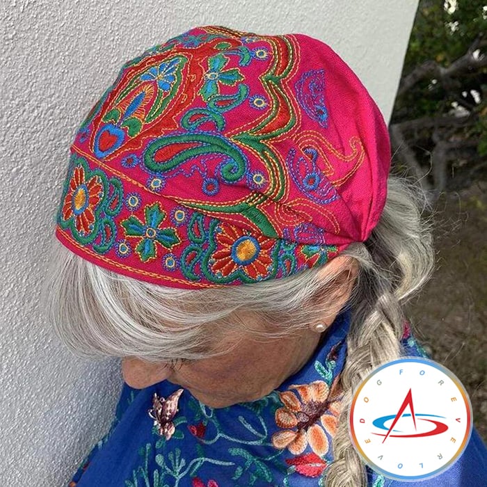 Ravelle - Handgeborduurde Bandana's en Petten met Kleurrijke Motieven