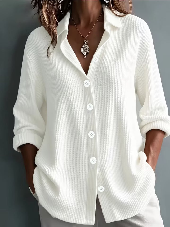 Leentje - Damesblouse van textuurstof met kraag en knopen