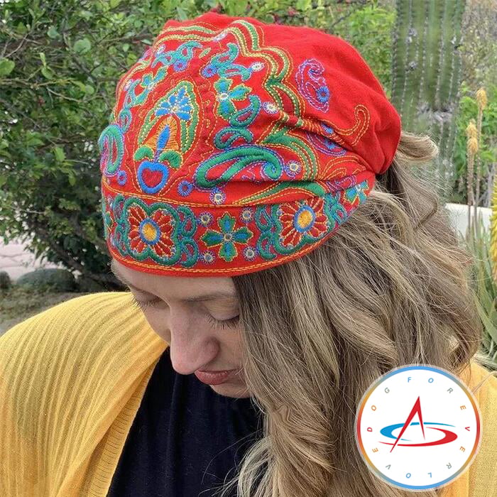 Ravelle - Handgeborduurde Bandana's en Petten met Kleurrijke Motieven