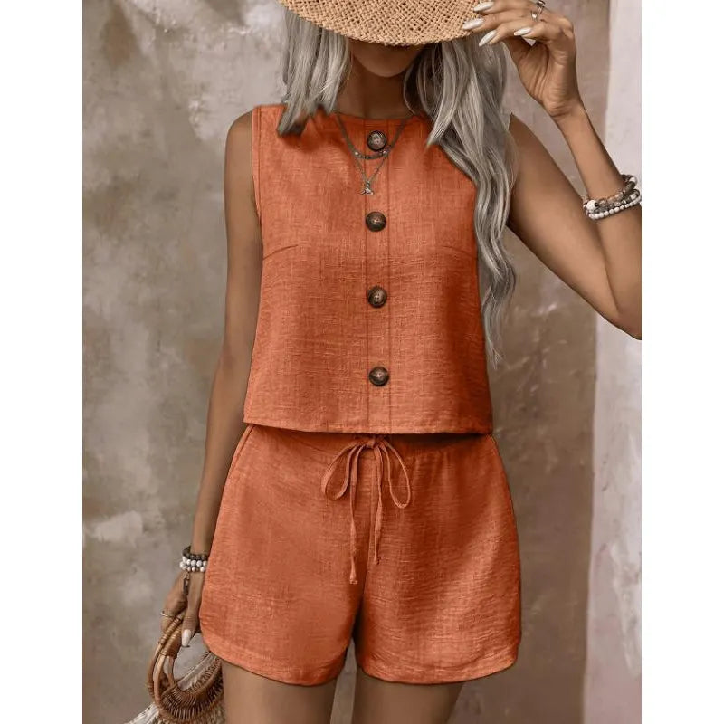 Fynoria - Damesoutfit met mouwloze top en knoopshort